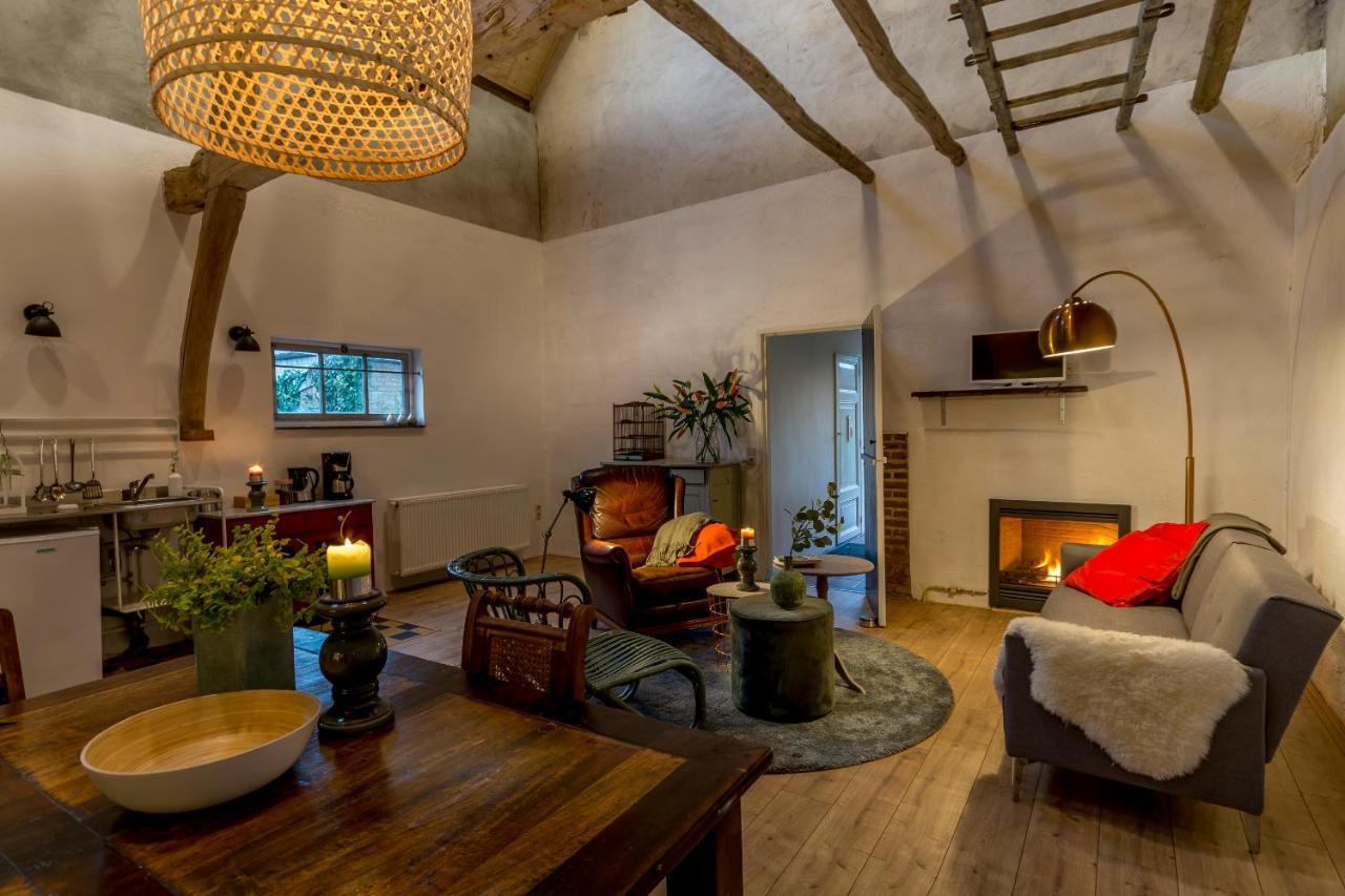Aan De Holle Weg. Zeer Landelijk Gelegen Verbouwde Stal Tot Woning Nuth Esterno foto