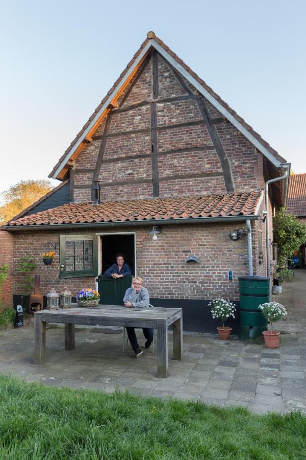 Aan De Holle Weg. Zeer Landelijk Gelegen Verbouwde Stal Tot Woning Nuth Esterno foto