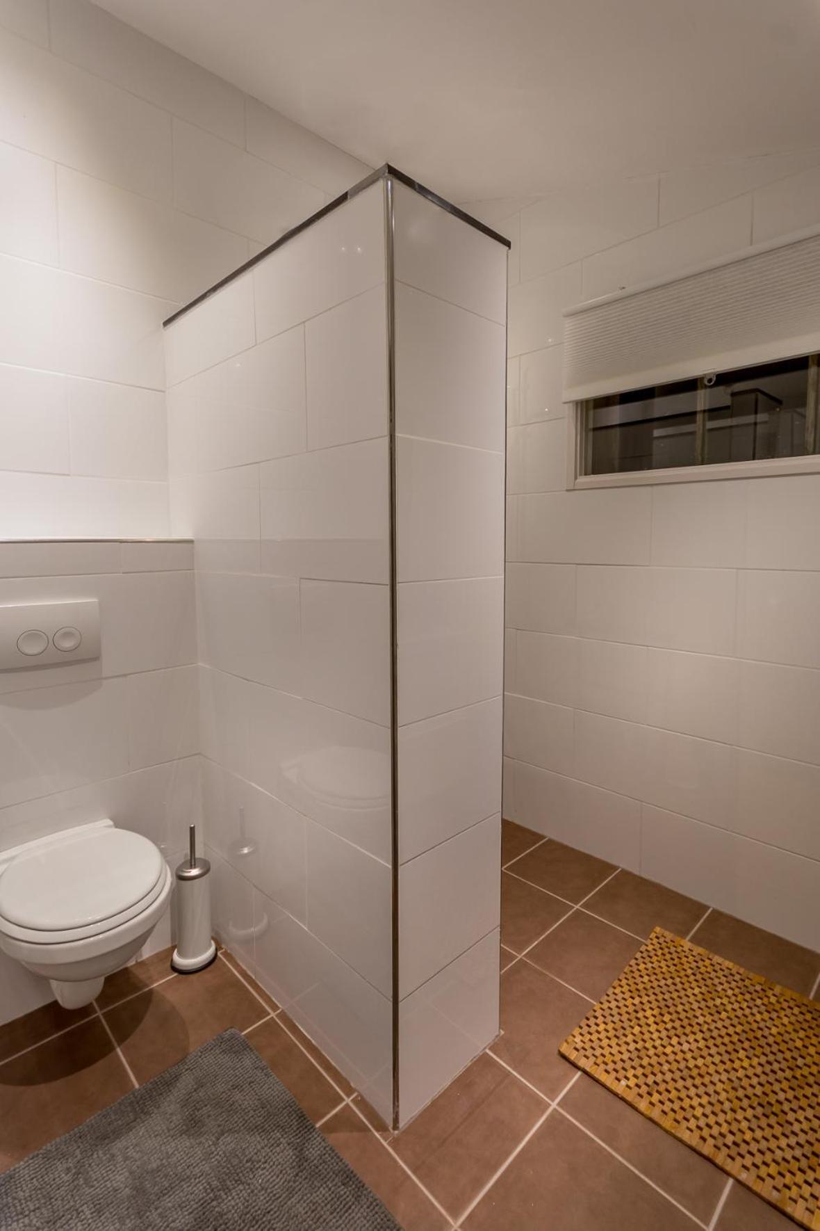 Aan De Holle Weg. Zeer Landelijk Gelegen Verbouwde Stal Tot Woning Nuth Esterno foto